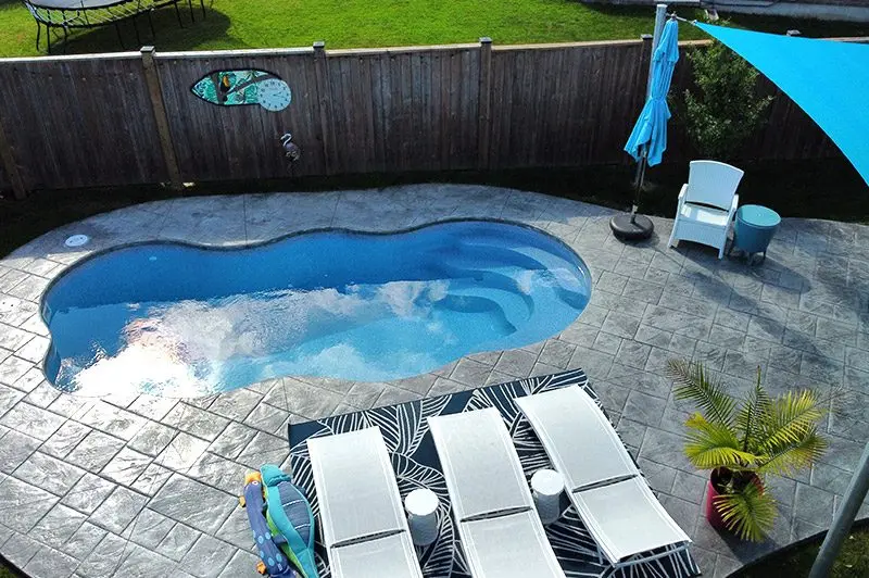 Inground fibreglass pool by Railway City Pools & Spas